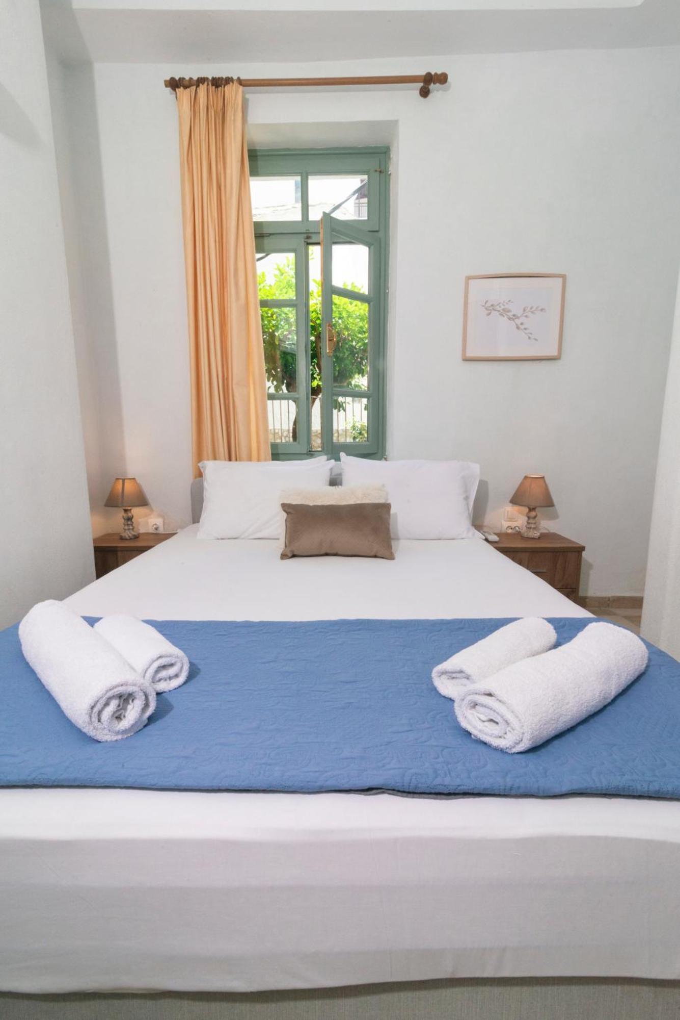 Faros Coastal Apartments Скопелос Екстериор снимка