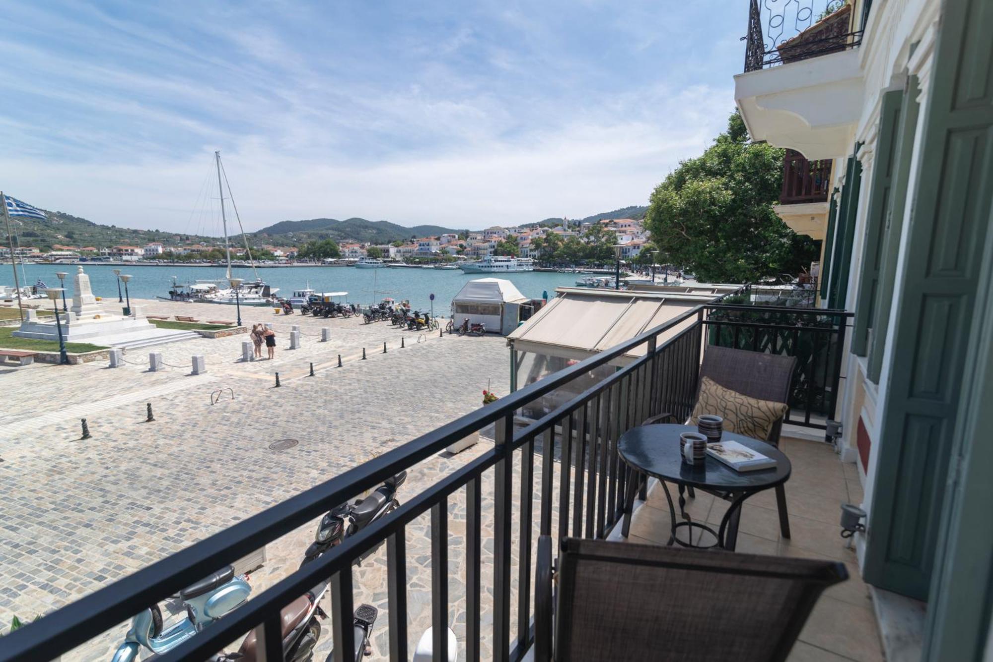 Faros Coastal Apartments Скопелос Екстериор снимка