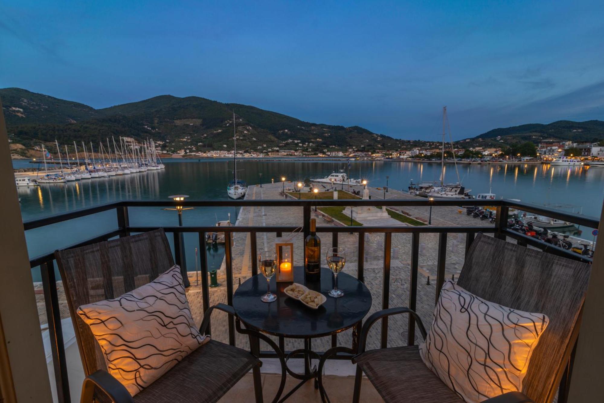 Faros Coastal Apartments Скопелос Екстериор снимка
