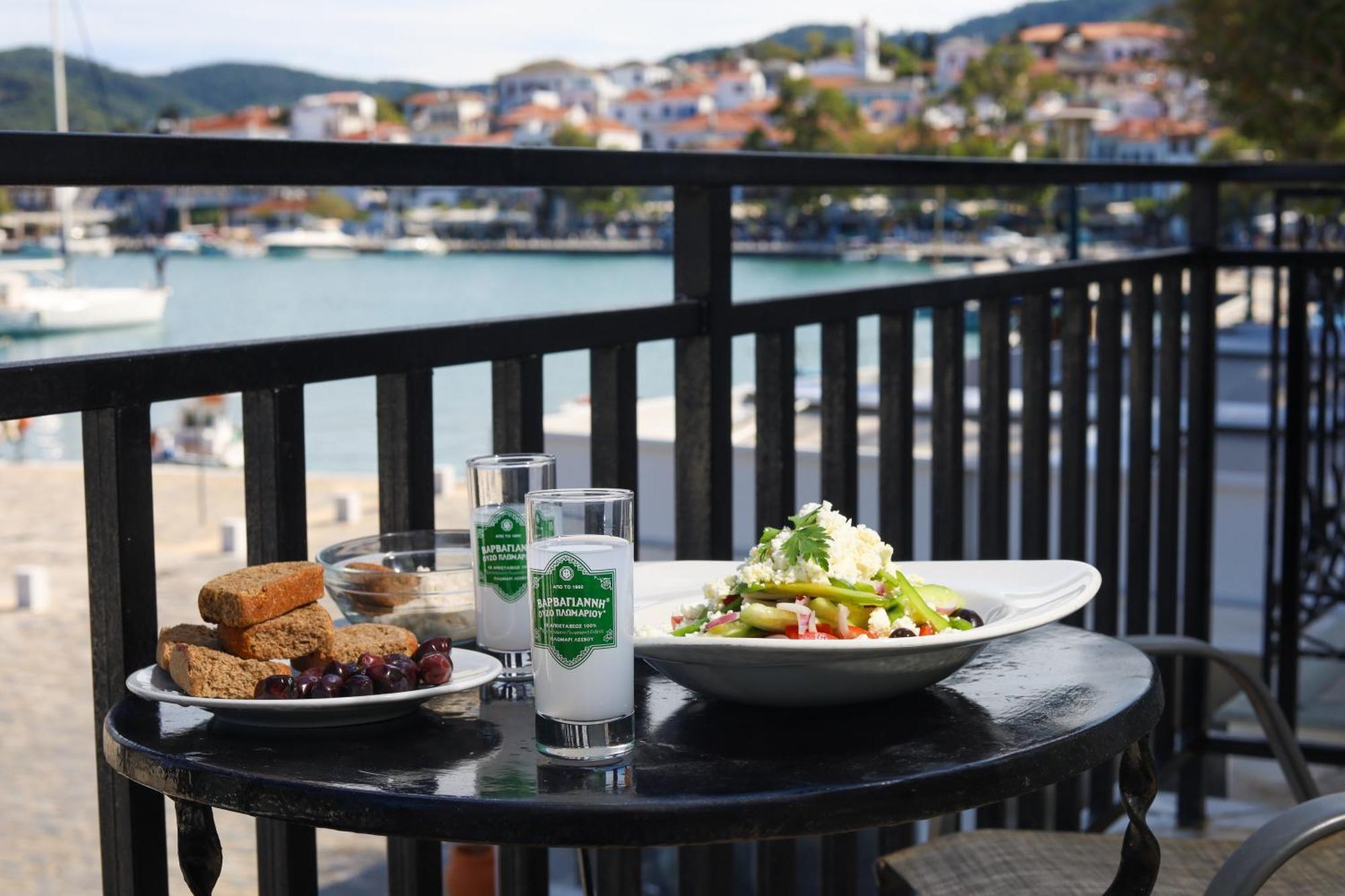 Faros Coastal Apartments Скопелос Екстериор снимка
